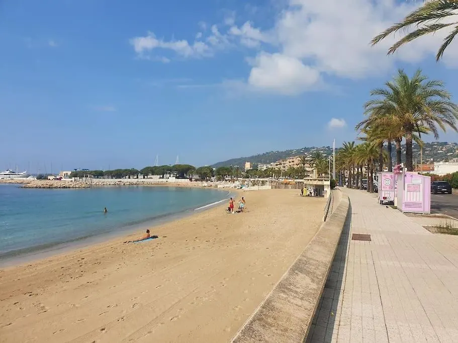 Bas De Villa Cosy Juan Les Pins Avec Jardin Juan-les-Pins